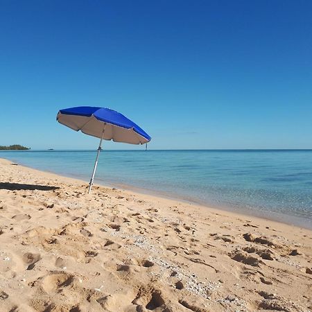 Secluded And Modern Beachfront House Hotel Nassau Ruang foto